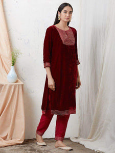 Lemon Tart Women's LTS107 Lace Detail Velvet Kurta and Khaddar Pants Set - Maroon